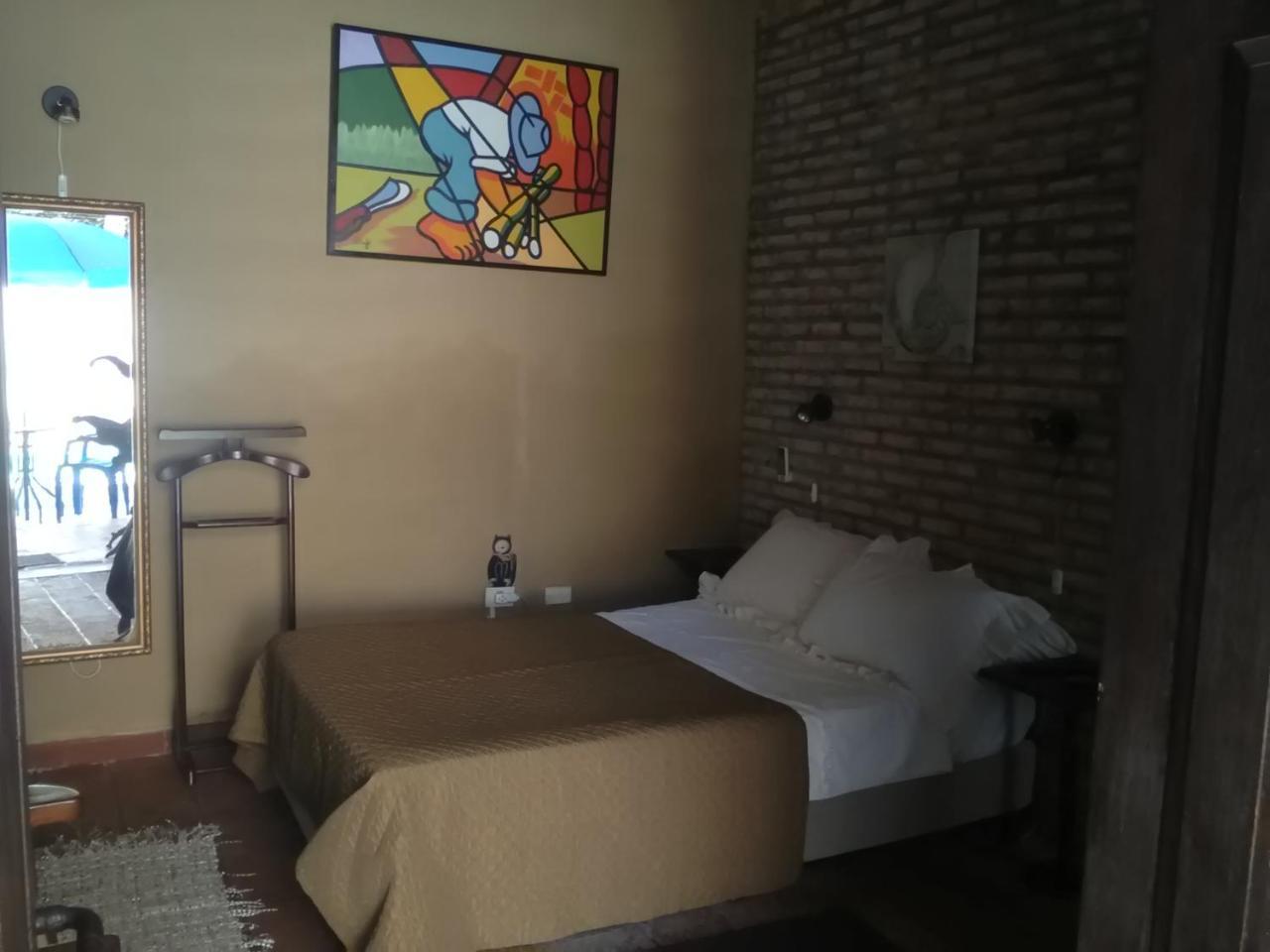 Black Cat Hostel Асунсион Екстериор снимка